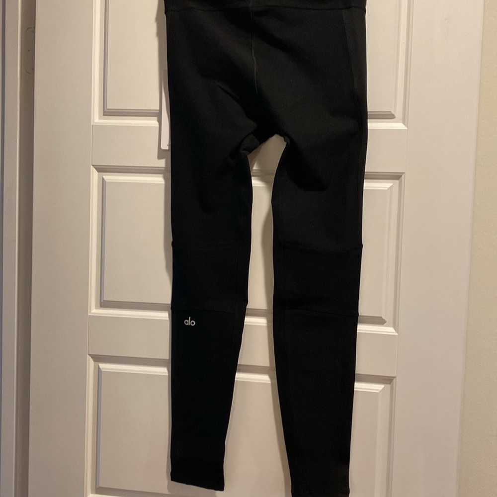 Alo soft high waist head start-leggings
Color black
Size medium - Picture 4 of 7